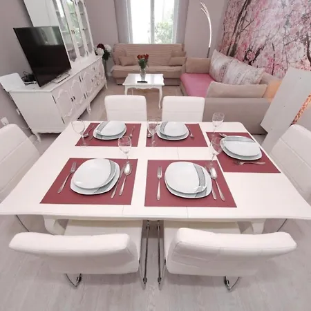 Apartman Max - Luxurious With Pool