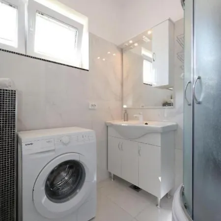 Max - Luxurious With Pool Apartment Zadar