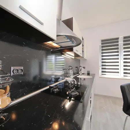 Apartment Max - Luxurious With Pool Zadar