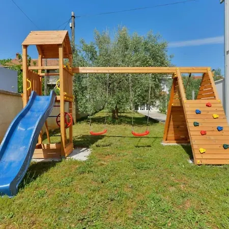 Max - Luxurious With Pool
