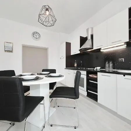 Apartment Max - Luxurious With Pool Zadar